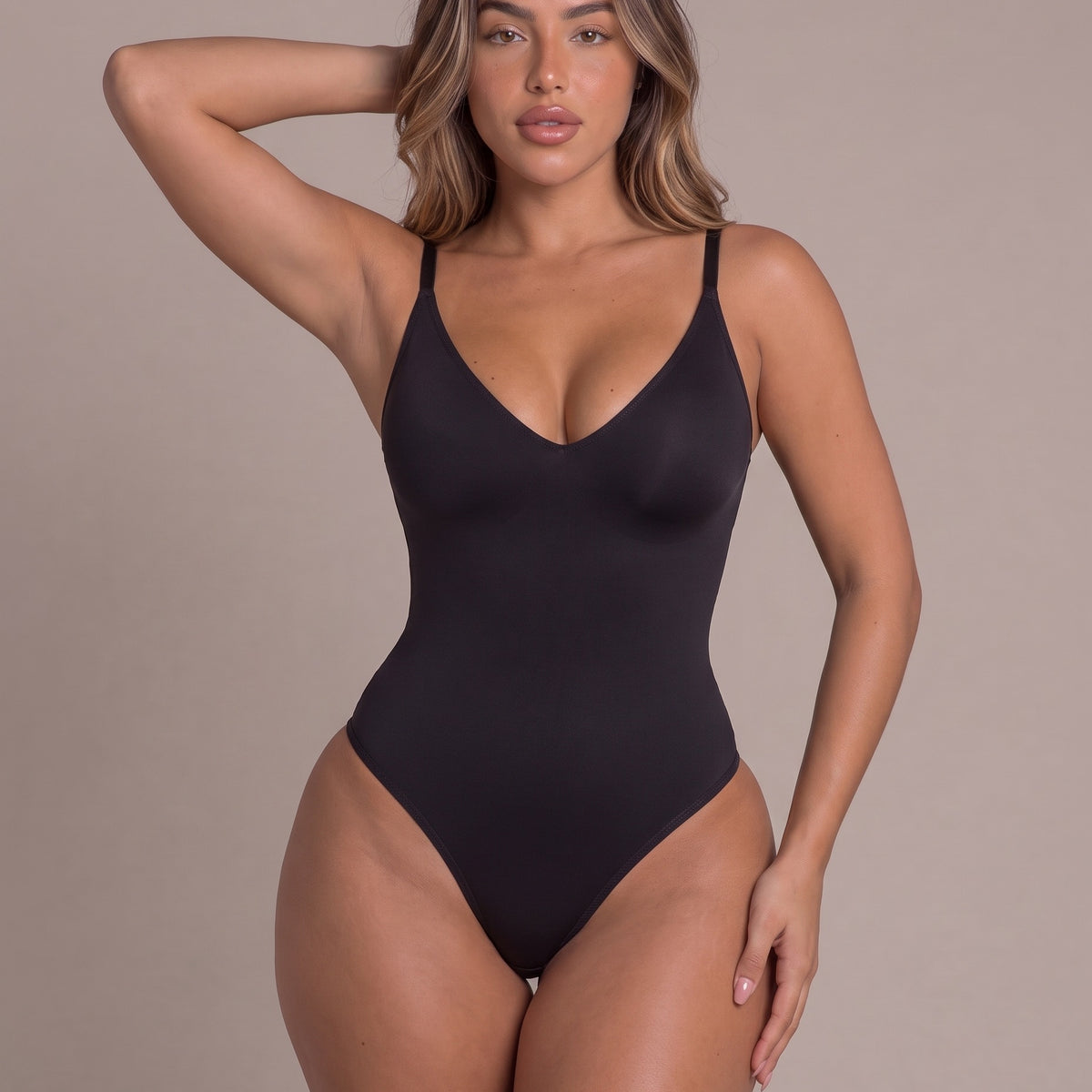 בגד גוף מחטב CULT על דוגמנית
